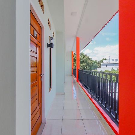 Oyo 90063 Silver Homestay Syariah Perabumulih Екстер'єр фото