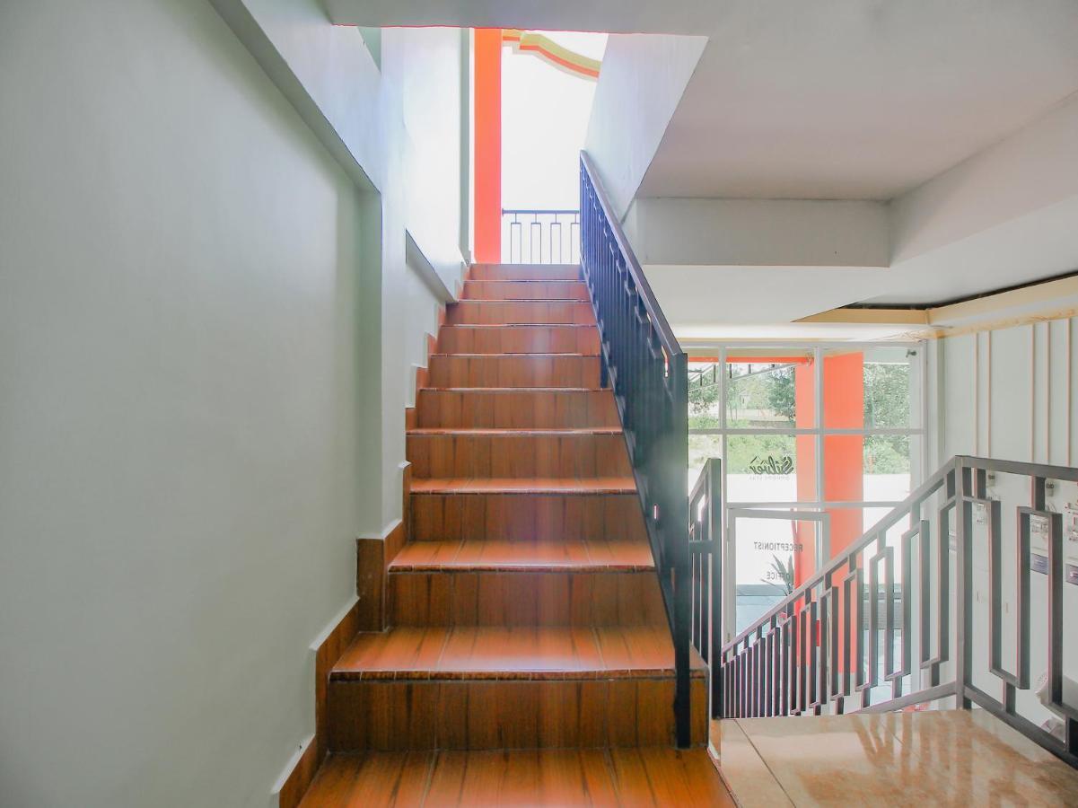 Oyo 90063 Silver Homestay Syariah Perabumulih Екстер'єр фото