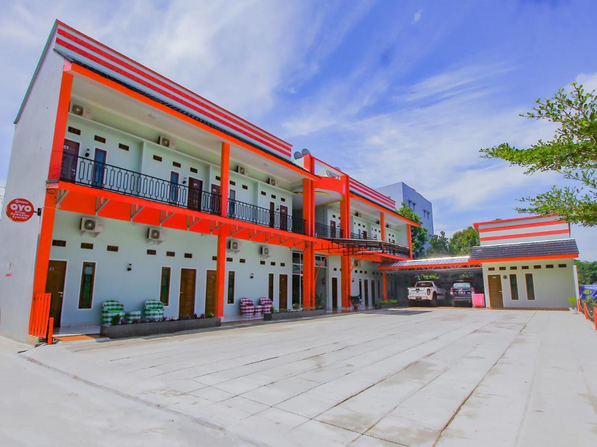 Oyo 90063 Silver Homestay Syariah Perabumulih Екстер'єр фото
