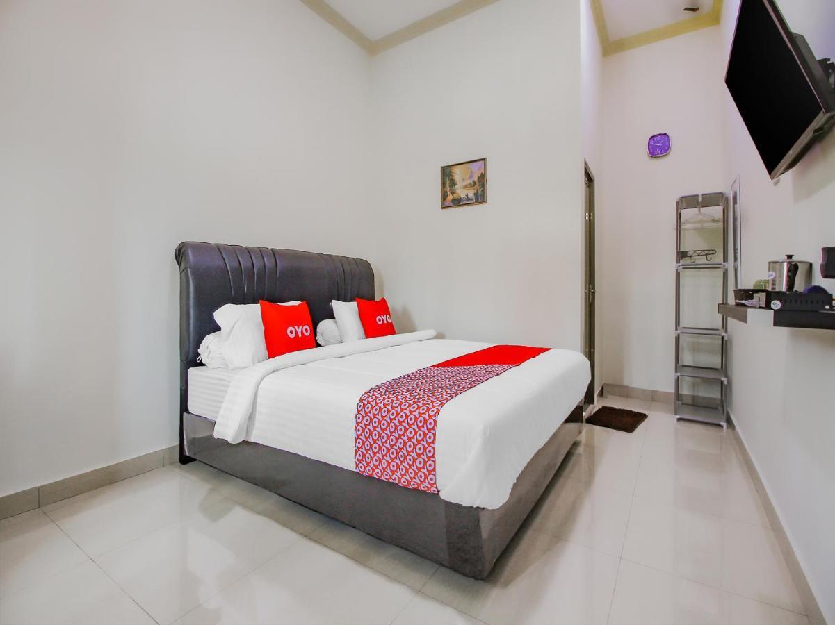Oyo 90063 Silver Homestay Syariah Perabumulih Екстер'єр фото