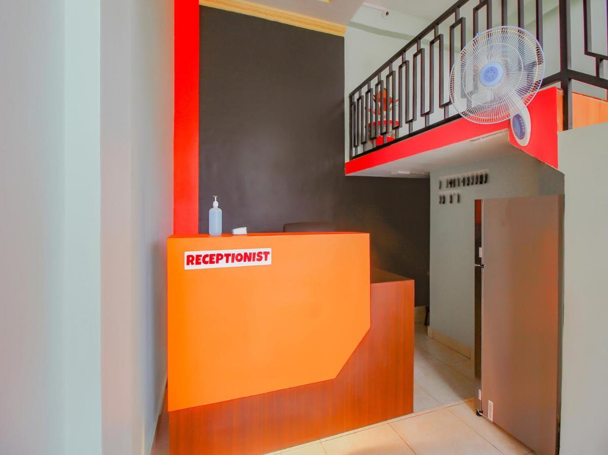 Oyo 90063 Silver Homestay Syariah Perabumulih Екстер'єр фото