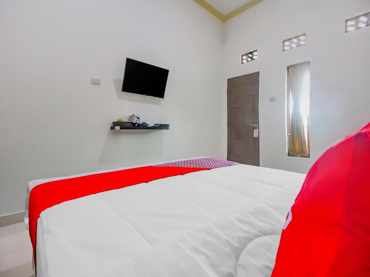 Oyo 90063 Silver Homestay Syariah Perabumulih Екстер'єр фото
