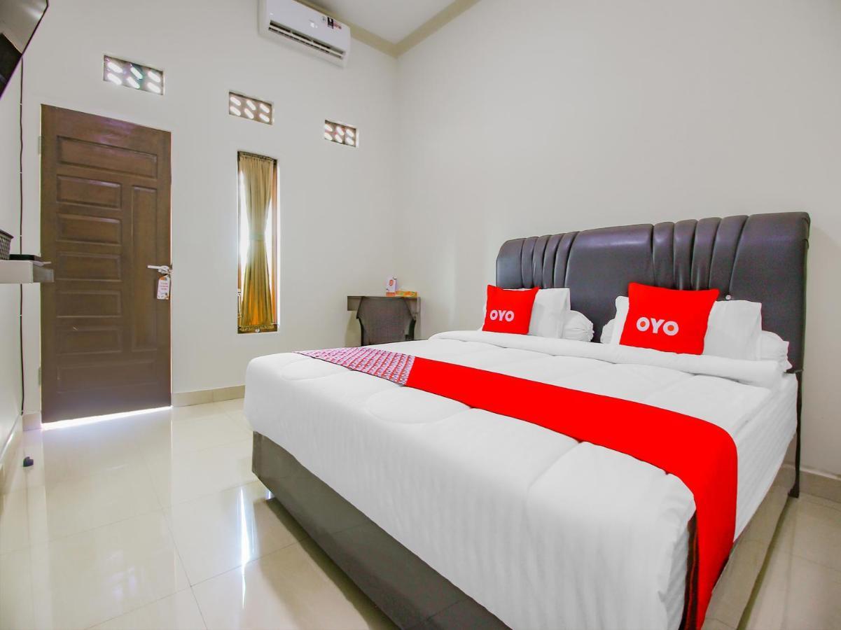 Oyo 90063 Silver Homestay Syariah Perabumulih Екстер'єр фото