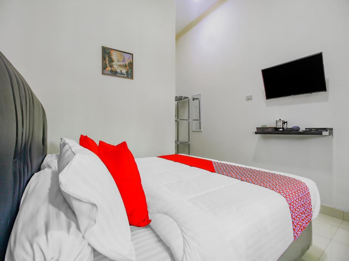 Oyo 90063 Silver Homestay Syariah Perabumulih Екстер'єр фото