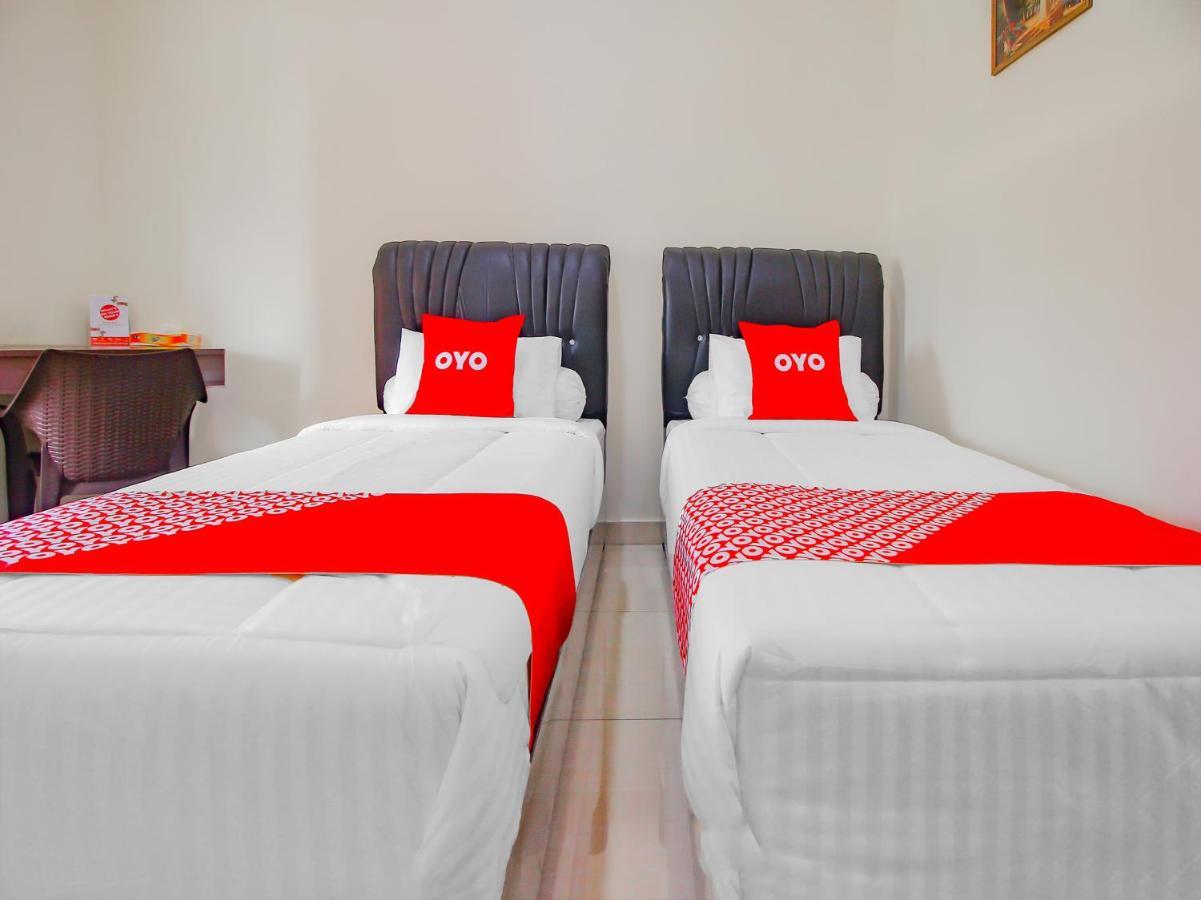 Oyo 90063 Silver Homestay Syariah Perabumulih Екстер'єр фото
