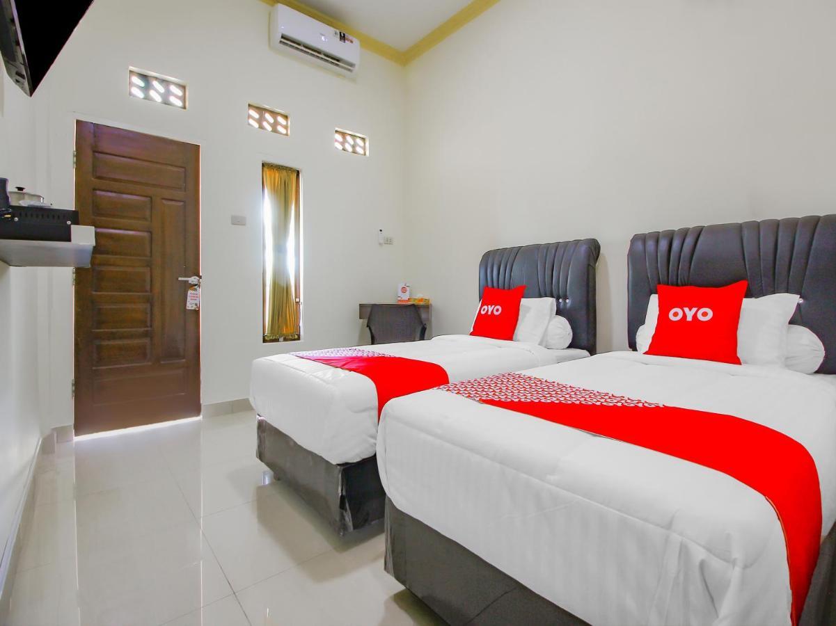 Oyo 90063 Silver Homestay Syariah Perabumulih Екстер'єр фото