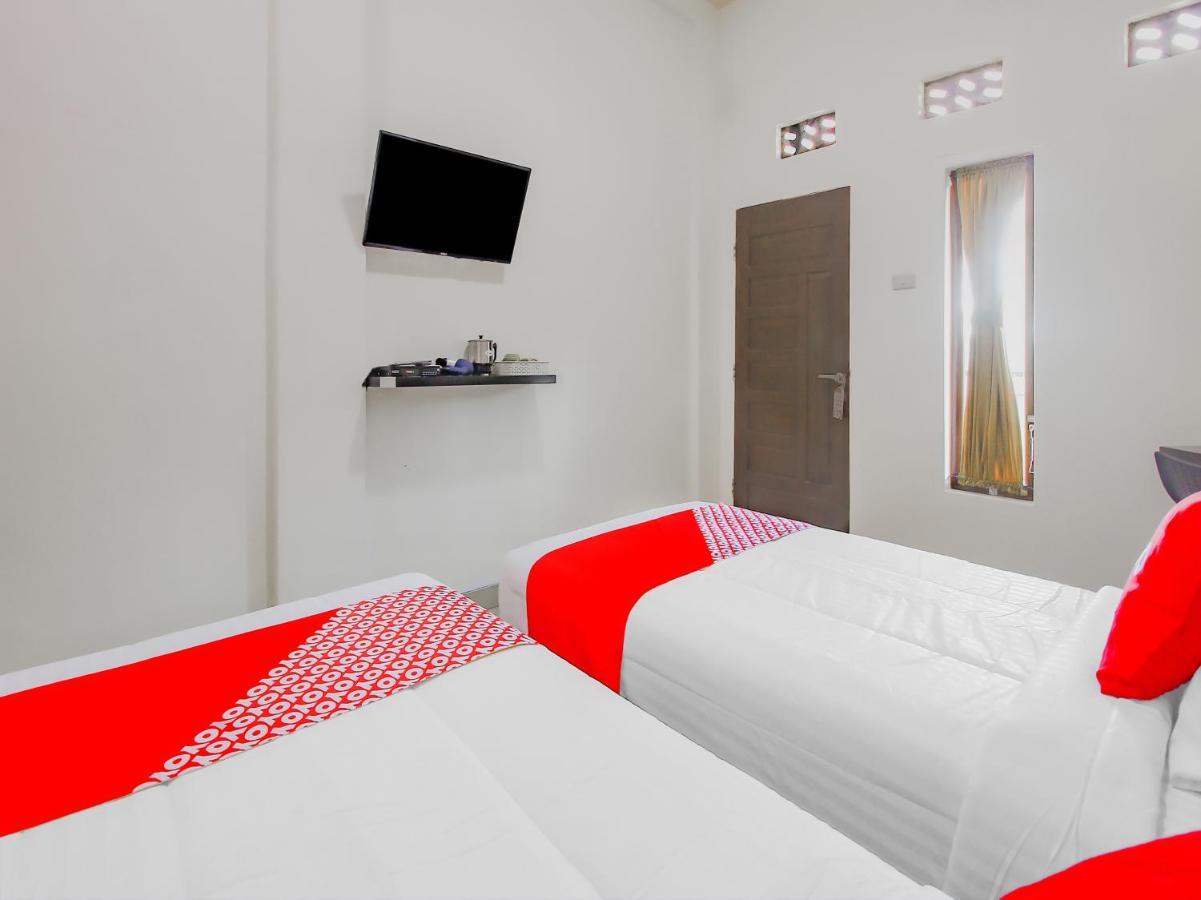 Oyo 90063 Silver Homestay Syariah Perabumulih Екстер'єр фото