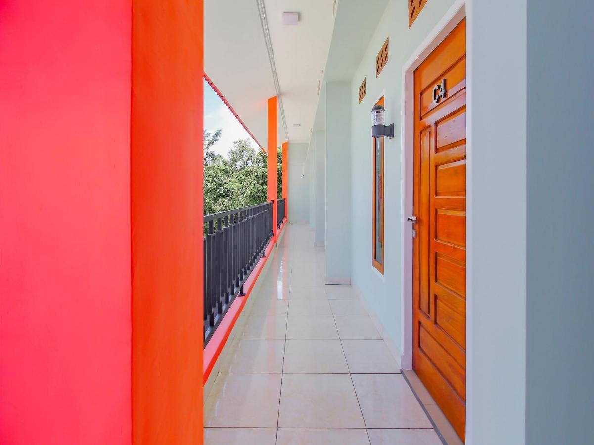 Oyo 90063 Silver Homestay Syariah Perabumulih Екстер'єр фото
