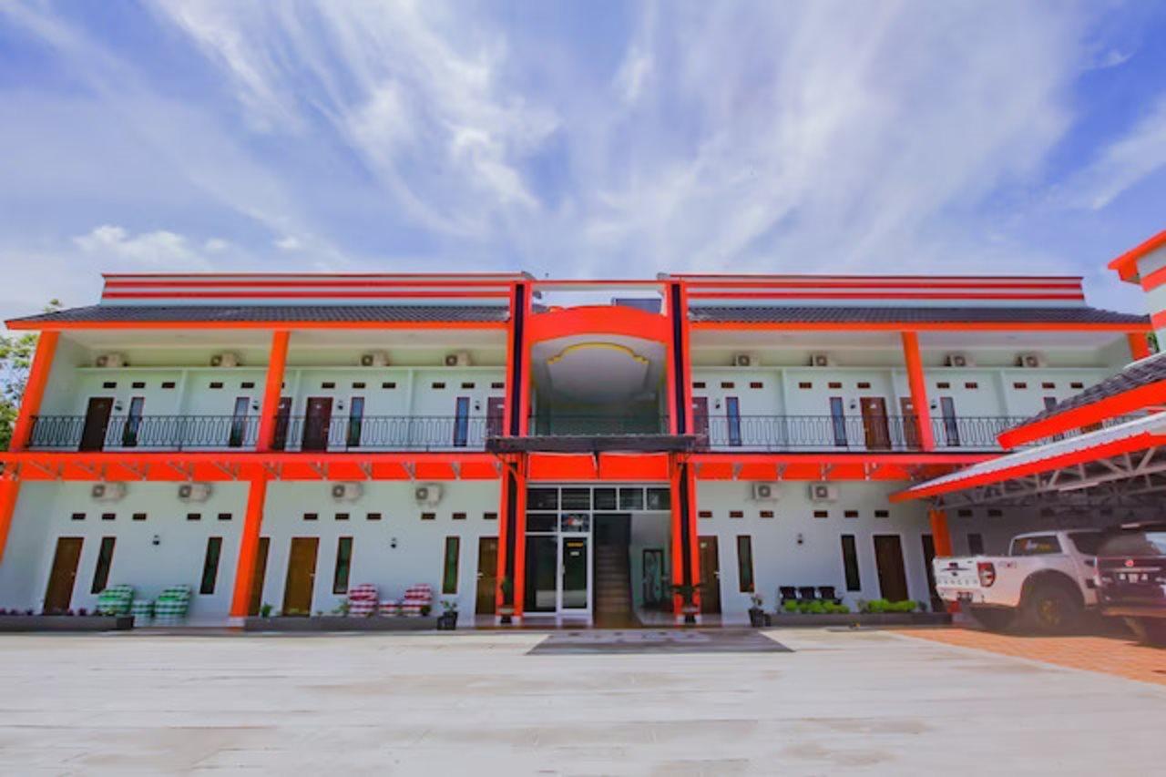 Oyo 90063 Silver Homestay Syariah Perabumulih Екстер'єр фото