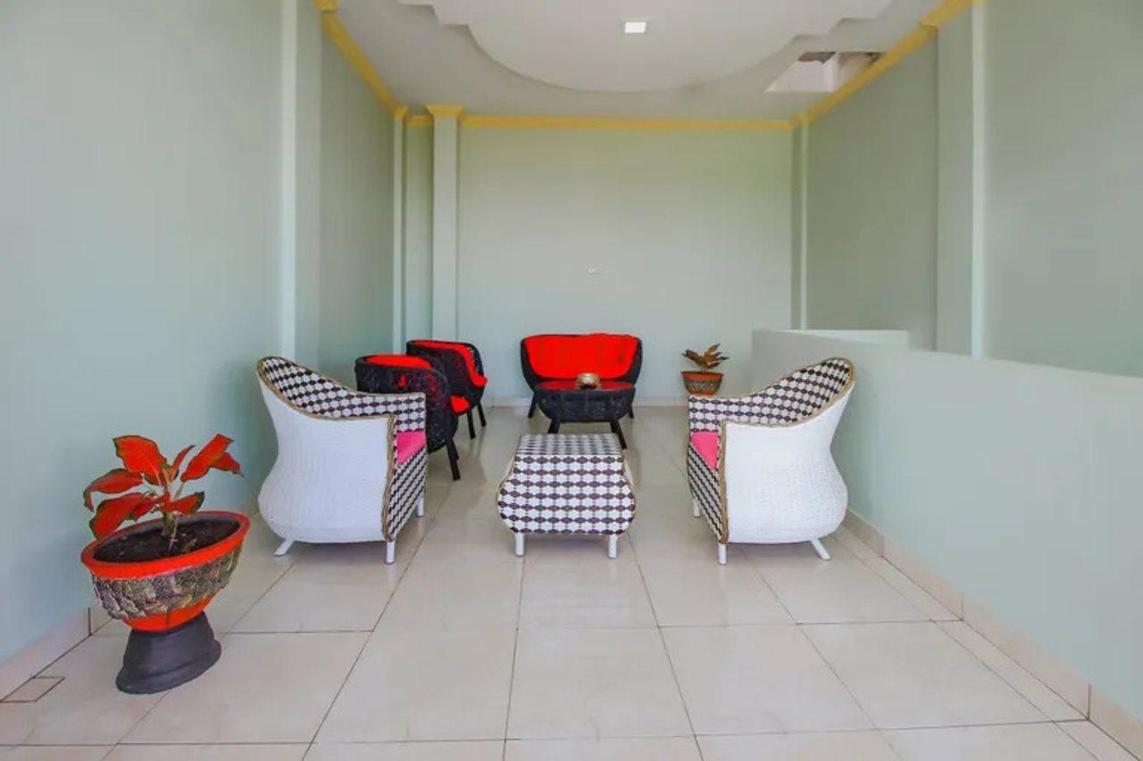 Oyo 90063 Silver Homestay Syariah Perabumulih Екстер'єр фото